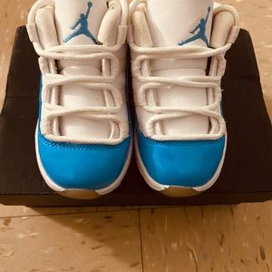 Kid’s Jordan’s size 8 blue and white great condition
